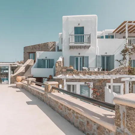 Konstantin & מלון דירות 4*