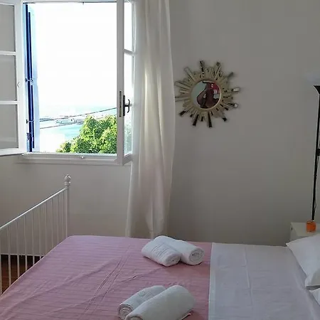 Konstantin & מלון דירות 4*